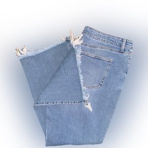 Distressed Bell Bottom Style Jeans 👖